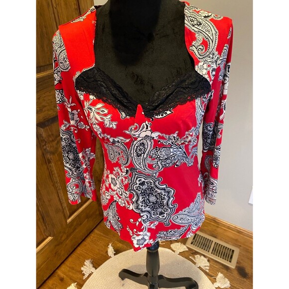 Linea Donatella Size Small Red Black Paisley Top w/Lace Neckline Sexy! - Picture 2 of 9